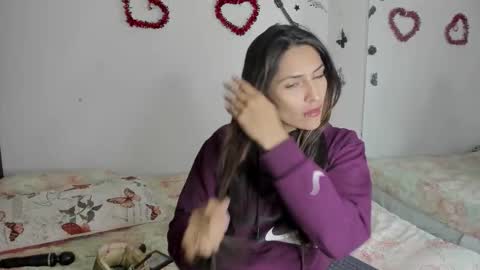 sofiacruz16 online show from November 19, 2025, 1:27 am