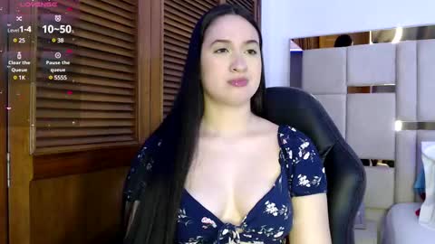 sofiaduque_26 online show from February 19, 2025, 8:10 pm