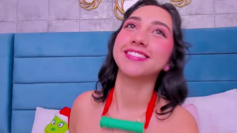 Snapshot of sofiamiiller chatting on December 5, 2024, 8:22 am Sofia Miller  online show from December 5, 2024, 8:22 am