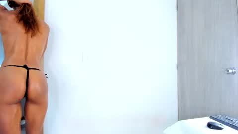 Sofia  online show from November 7, 2025, 12:38 pm