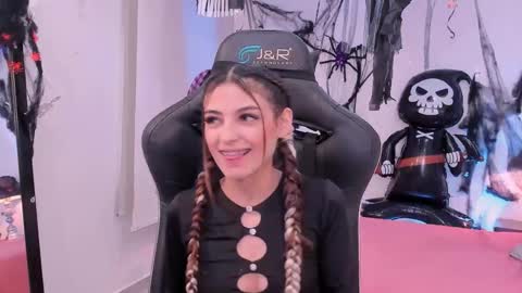 Sofia  Help me reach 5K followers  online show from October 16, 2025, 8:21 pm