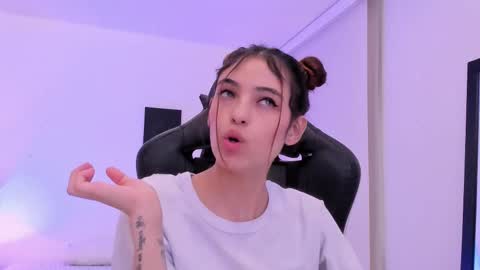 Sofia  Help me reach 5K followers  online show from November 26, 2025, 8:32 pm