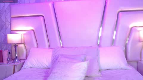 Sofia Stanley online show from November 16, 2025, 11:49 am