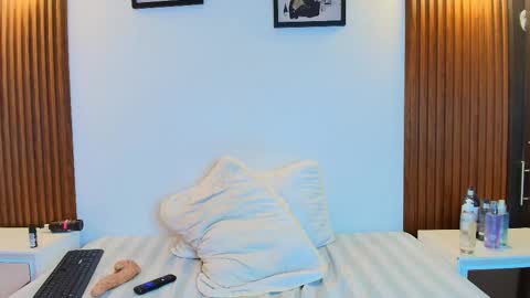 Snapshot of sofiasweett1 chatting on October 23, 2025, 10:30 pm online show from October 23, 2025, 10:30 pm