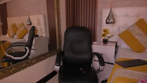 Snapshot of sofiathoompson chatting on June 17, 2026, 8:43 pm sofiathoompson online show from June 17, 2026, 8:43 pm