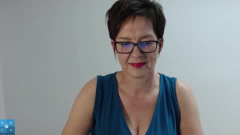 Snapshot of sofie_velvet chatting on October 28, 2025, 6:43 pm Sofie Velvet online show from October 28, 2025, 6:43 pm