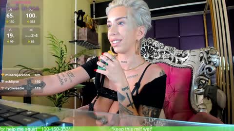 Snapshot of sofiequeen_ chatting on March 12, 2025, 8:41 am IG bar bieroyal online show from March 12, 2025, 8:41 am