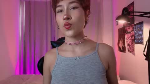 Snapshot of sofii_uwu_ chatting on May 12, 2026, 7:44 pm Sofii online show from May 12, 2026, 7:44 pm