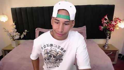 Snapshot of soft_attraction chatting on October 24, 2025, 7:43 pm Cam and Amy online show from October 24, 2025, 7:43 pm