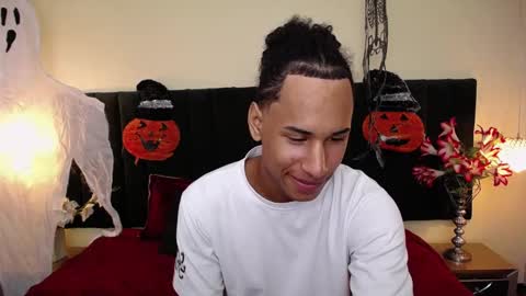 Snapshot of soft_attraction chatting on October 29, 2025, 8:10 pm Cam and Amy online show from October 29, 2025, 8:10 pm