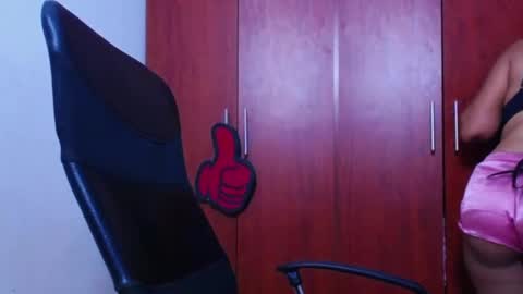 Snapshot of soft_fetish chatting on November 26, 2025, 11:28 pm Camila M online show from November 26, 2025, 11:28 pm