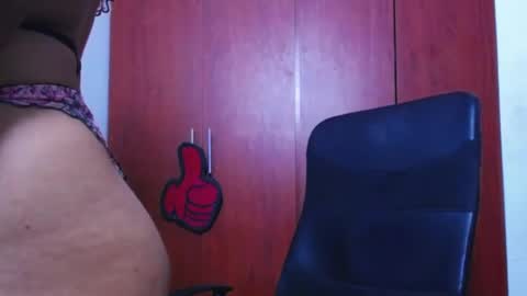 Snapshot of soft_fetish chatting on November 28, 2025, 10:23 pm Camila M online show from November 28, 2025, 10:23 pm