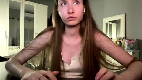 softlygirl online show from June 11, 2026, 6:17 pm