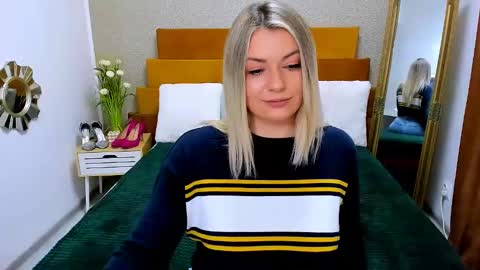 Snapshot of softpleasurex1 chatting on January 14, 2025, 10:17 am Softpleasurex online show from January 14, 2025, 10:17 am