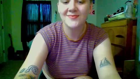 Day online show from September 8, 2025, 9:25 pm