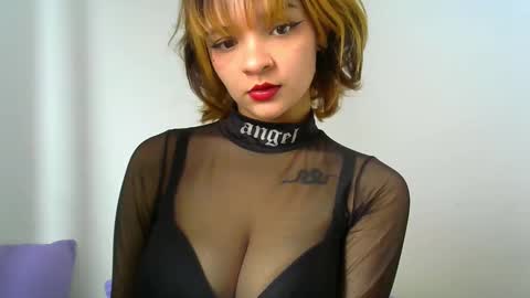 Snapshot of softy19 chatting on December 22, 2025, 8:28 pm softy19 online show from December 22, 2025, 8:28 pm