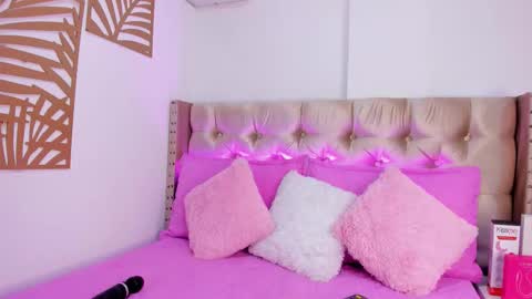 Snapshot of sofynovoa chatting on February 1, 2026, 4:33 am online show from February 1, 2026, 4:33 am