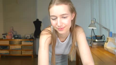 Snapshot of solar_bella chatting on January 19, 2025, 1:44 pm Bella online show from January 19, 2025, 1:44 pm