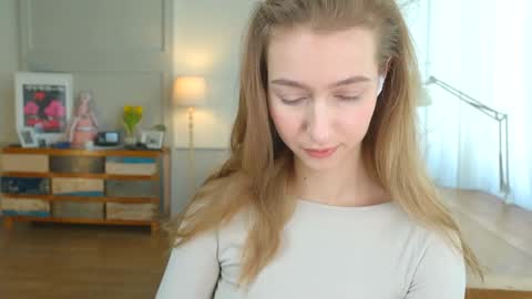 Snapshot of solar_bella chatting on February 2, 2025, 11:08 am Bella online show from February 2, 2025, 11:08 am