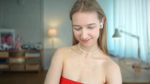 Snapshot of solar_bella chatting on February 24, 2025, 2:04 pm Bella online show from February 24, 2025, 2:04 pm