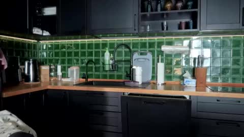 Bella online show from March 12, 2026, 4:07 am