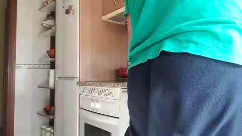 solo4u2 online show from April 15, 2026, 8:43 am