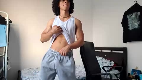 Snapshot of solorizo chatting on March 16, 2026, 10:58 pm Hi Im Weller Check my Bio online show from March 16, 2026, 10:58 pm