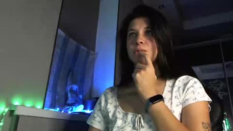 Snapshot of something_sweet00 chatting on October 19, 2025, 6:52 pm Anna online show from October 19, 2025, 6:52 pm
