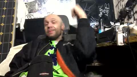 Snapshot of son_e_blacc chatting on December 8, 2024, 2:28 am Soni online show from December 8, 2024, 2:28 am