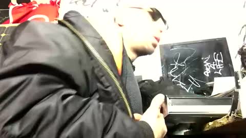 Snapshot of son_e_blacc chatting on December 19, 2024, 8:45 am Soni online show from December 19, 2024, 8:45 am
