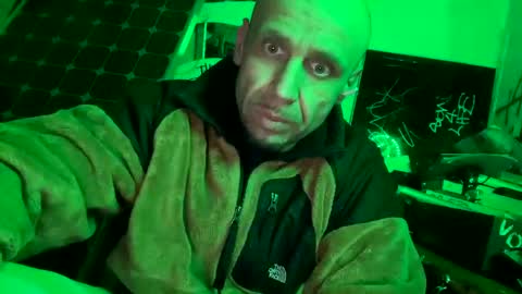 Snapshot of son_e_blacc chatting on February 13, 2025, 8:45 pm Soni online show from February 13, 2025, 8:45 pm