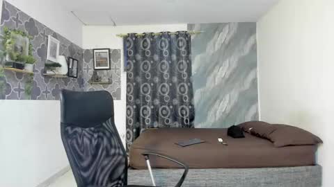 son_hades online show from February 9, 2026, 4:16 am