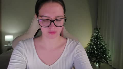 sonia_moon_ online show from December 8, 2024, 4:14 am