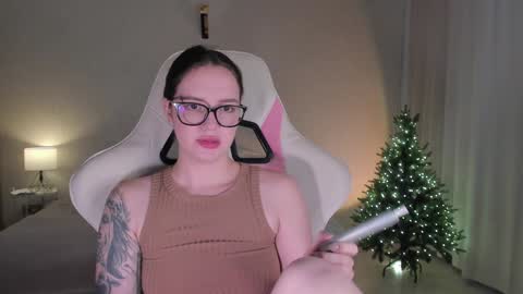 sonia_moon_ online show from December 11, 2024, 4:39 am