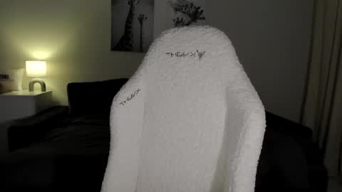 sonia_moon_ online show from March 12, 2025, 2:30 am