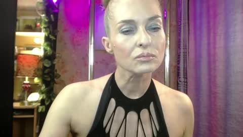 Snapshot of soniadance chatting on May 7, 2026, 2:11 pm Sonia online show from May 7, 2026, 2:11 pm