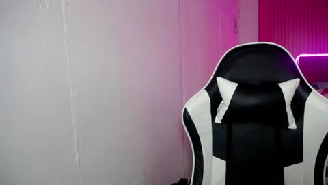 sonic_jess07 online show from May 27, 2026, 3:25 am