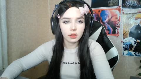 Mila online show from April 5, 2026, 3:53 pm