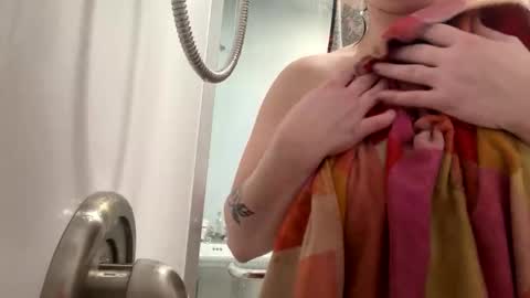 soohott123 online show from January 11, 2026, 3:44 am