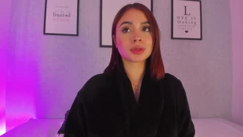 Snapshot of soph1a_ chatting on January 25, 2025, 2:04 am Sophia online show from January 25, 2025, 2:04 am