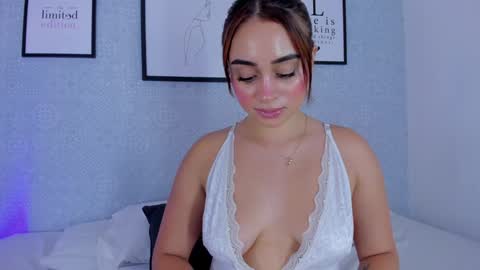 Snapshot of soph1a_ chatting on February 3, 2025, 7:42 pm Sophia online show from February 3, 2025, 7:42 pm