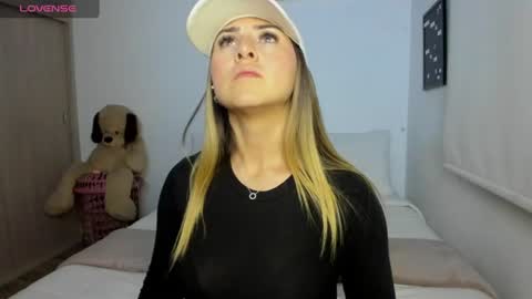 Snapshot of sophi_moreno chatting on July 28, 2026, 2:07 am Sofi online show from July 28, 2026, 2:07 am