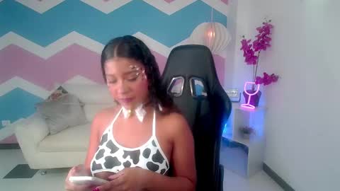 Snapshot of sophia_brunette21 chatting on October 26, 2025, 12:00 pm sophia_brunette21 online show from October 26, 2025, 12:00 pm