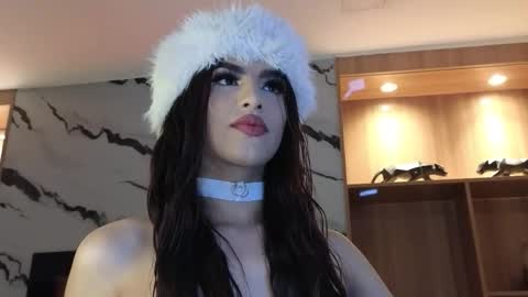 Sophia online show from November 28, 2025, 10:01 pm