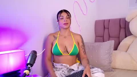 Snapshot of sophia_karsonn chatting on October 2, 2025, 6:15 pm Sophia Carson online show from October 2, 2025, 6:15 pm