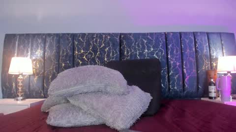 Sofia  online show from December 5, 2025, 1:52 pm