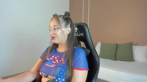 S O P H I A online show from October 14, 2025, 6:52 pm