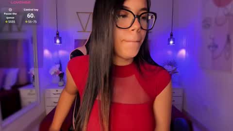 Sophie Hill  online show from September 30, 2025, 9:31 pm