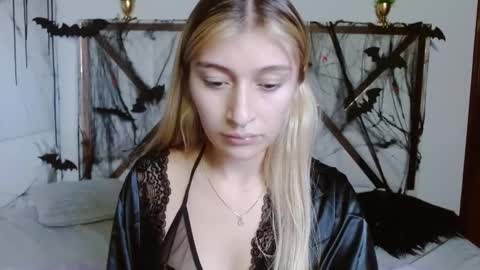 Snapshot of sophiaalee chatting on October 25, 2025, 10:48 pm SophiaLee online show from October 25, 2025, 10:48 pm