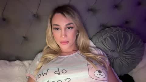 sophiagrcc online show from November 24, 2025, 6:02 am